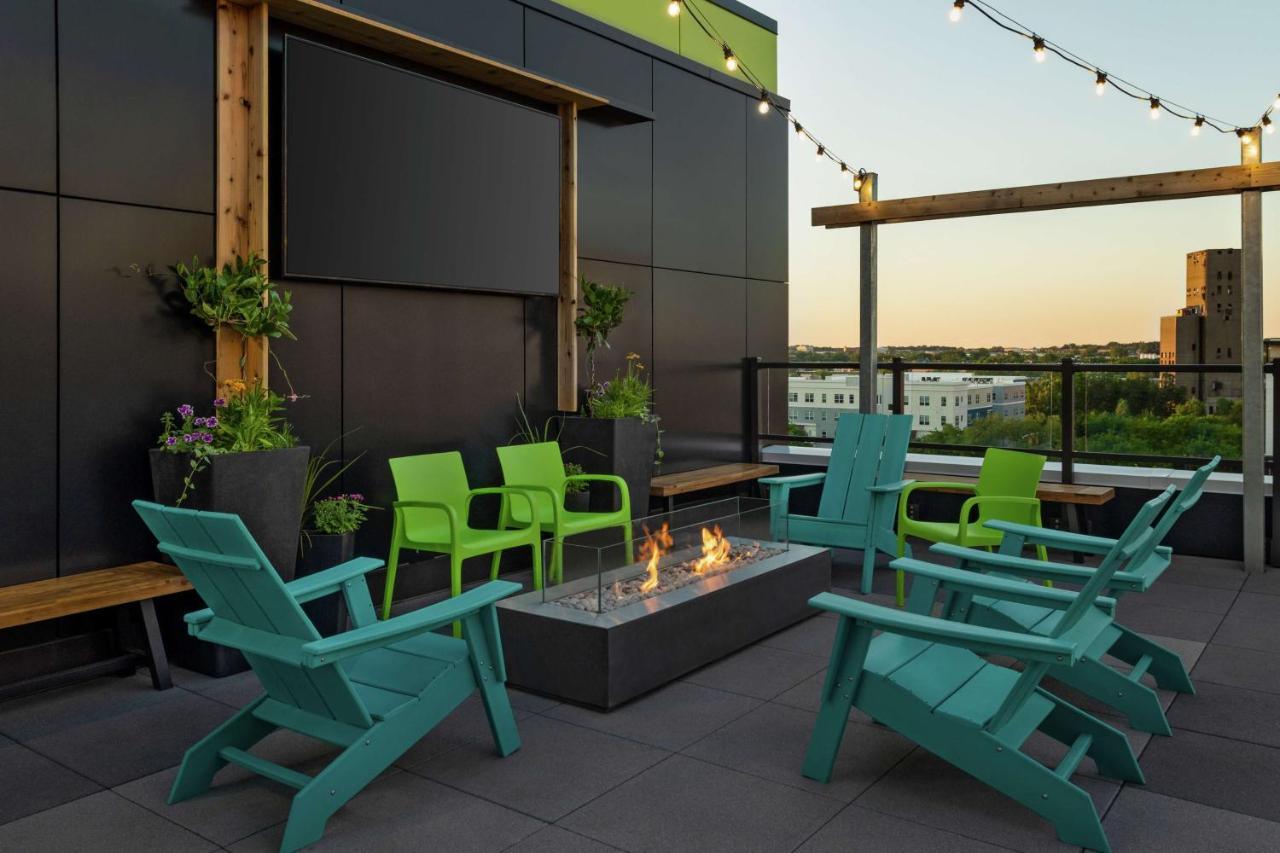 Home2 Suites By Hilton Minneapolis University Area ภายนอก รูปภาพ