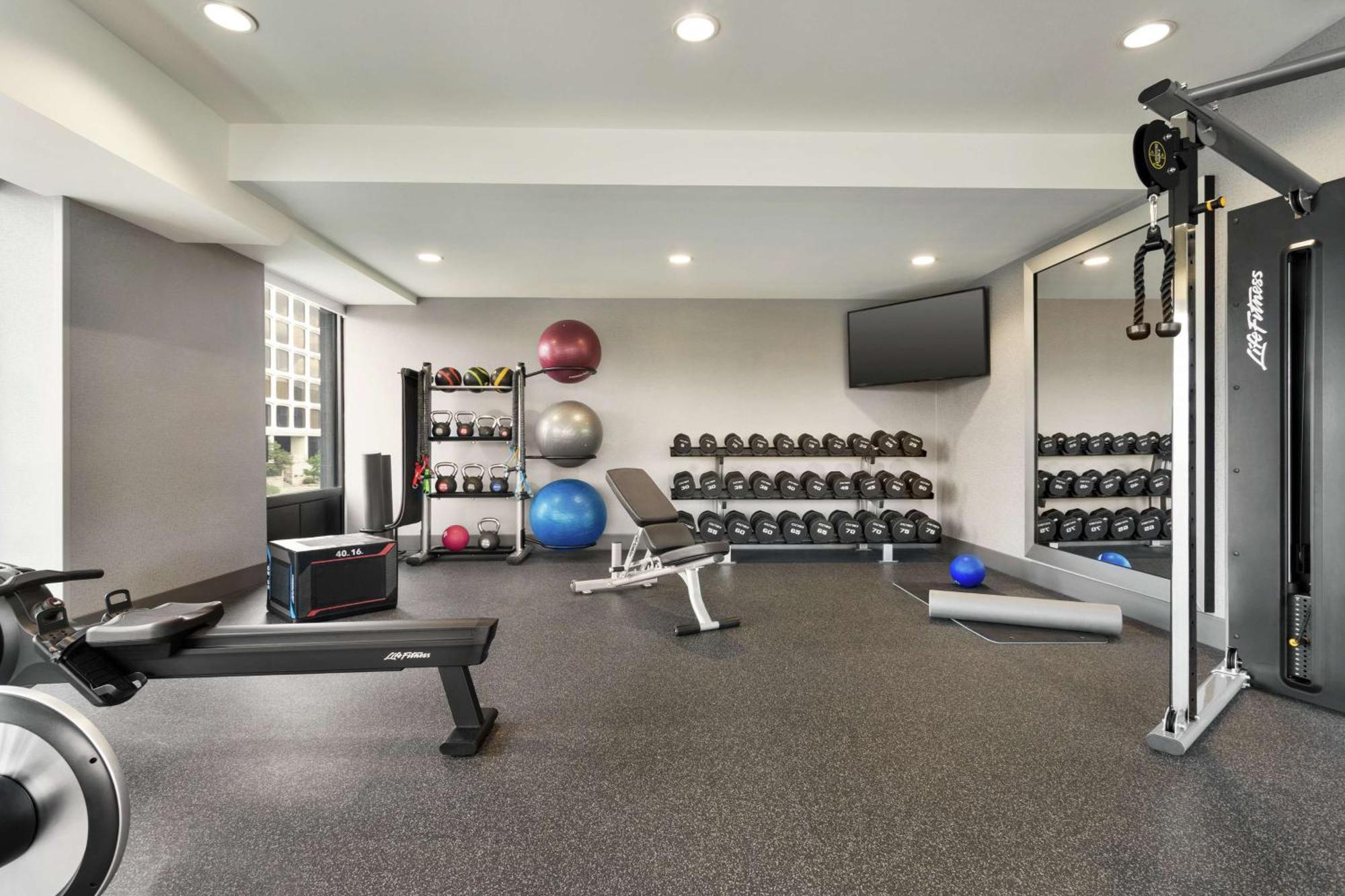 Home2 Suites By Hilton Minneapolis University Area ภายนอก รูปภาพ